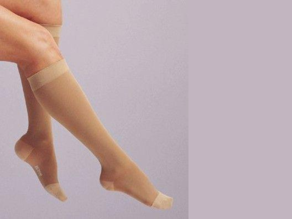 des chaussettes (bas jarret)