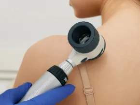 dermato regarde peau