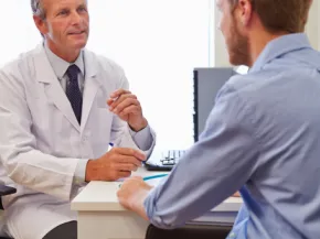 medecin patient DE DOS.